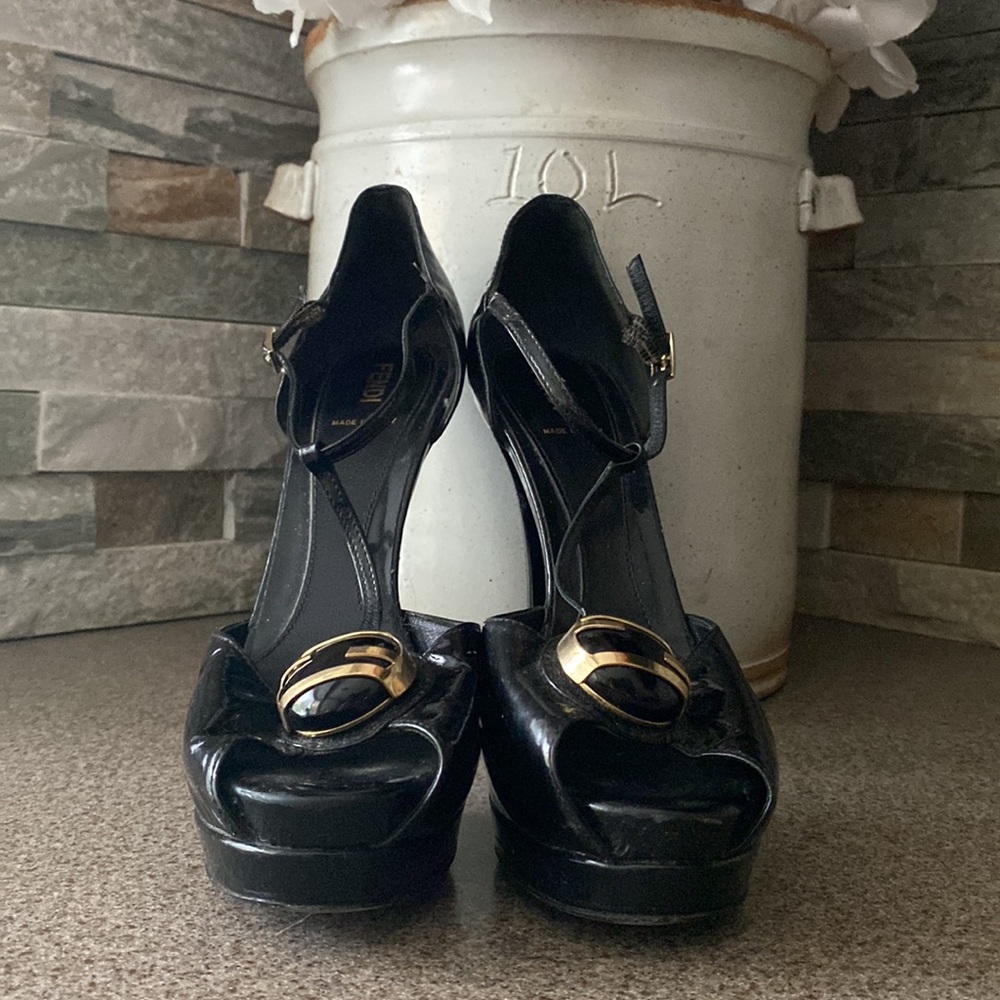 FENDI Black Patent Leather T Strap Peep Toe Platform Sandals - Picture 3 of 13